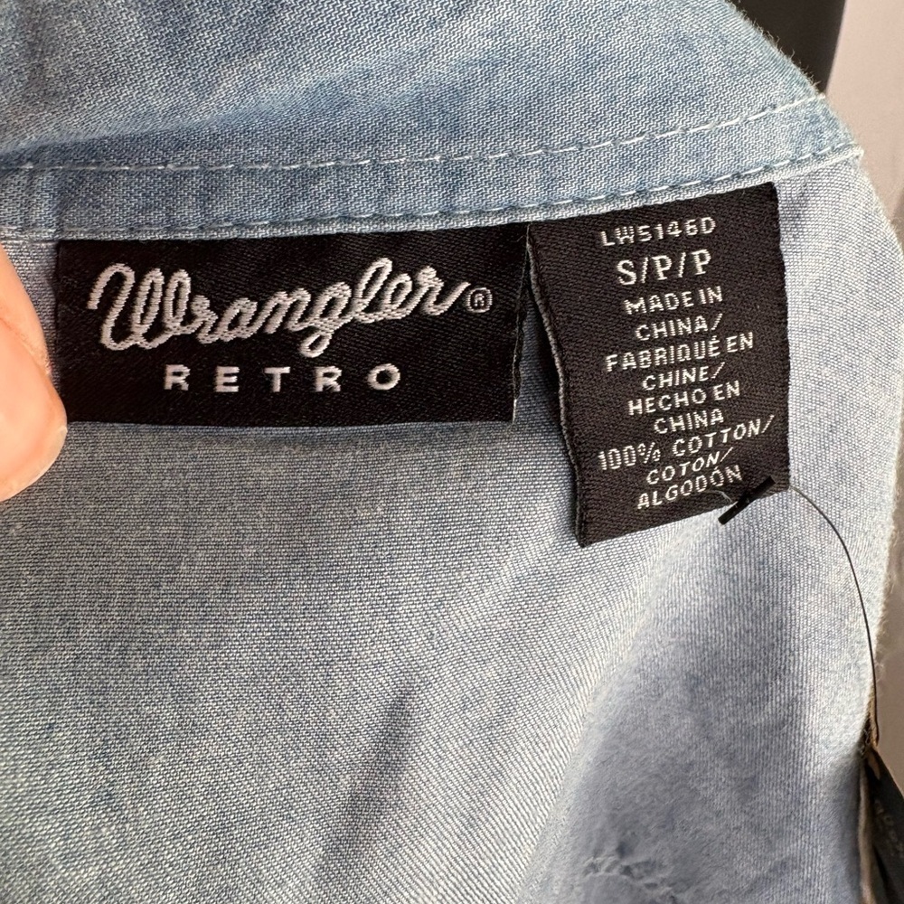Wrangler Retro NWT Light Blue embroidered denim button down Shirt sz small - Picture 3 of 10